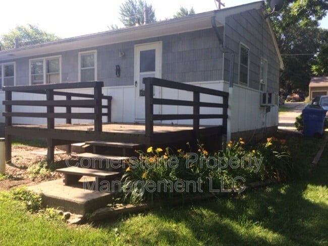 Building Photo - 627-629 E 8th St