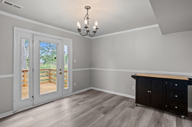 Building Photo - 913 Laredo Ct