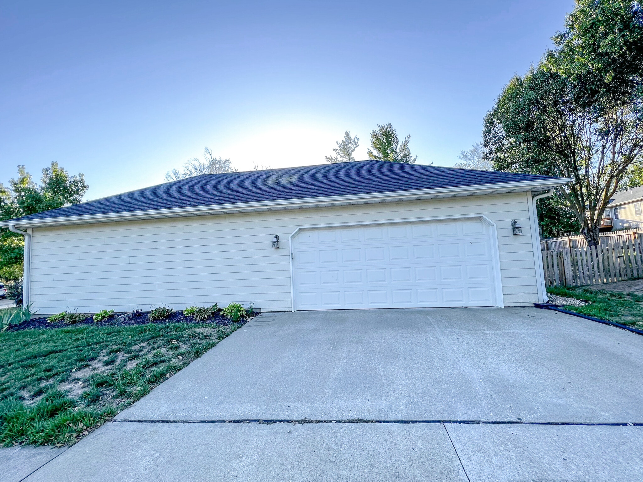 Two-car attached garage - 4001 W Baywood Dr