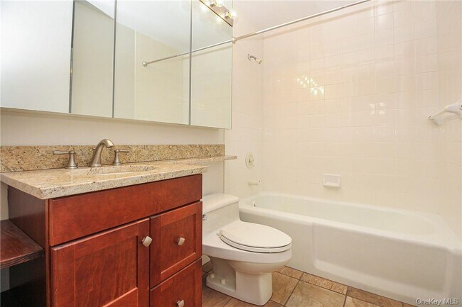 Building Photo - 35 N Chatsworth Ave