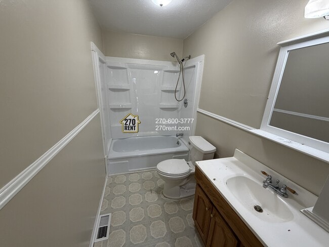 Building Photo - 3145 Old State Rd