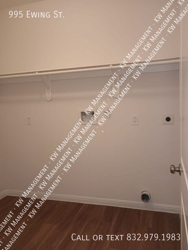 Building Photo - 995 Ewing St