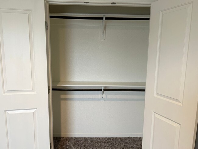 Building Photo - 3 Bed Townhome in Grain Valley