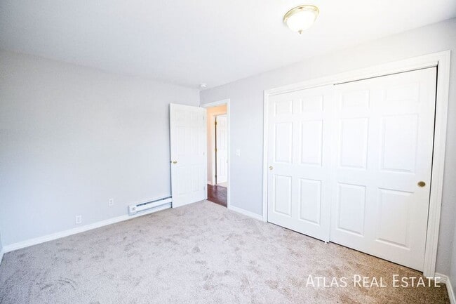 Building Photo - 950 Bishop Ct