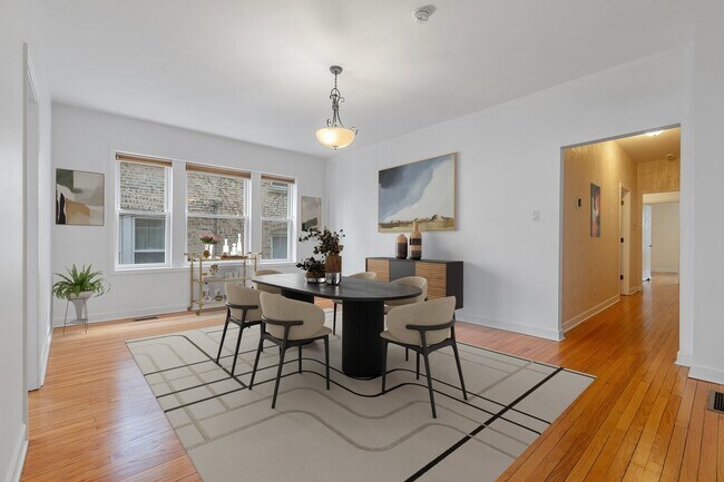 Building Photo - 6445 N Greenview Ave