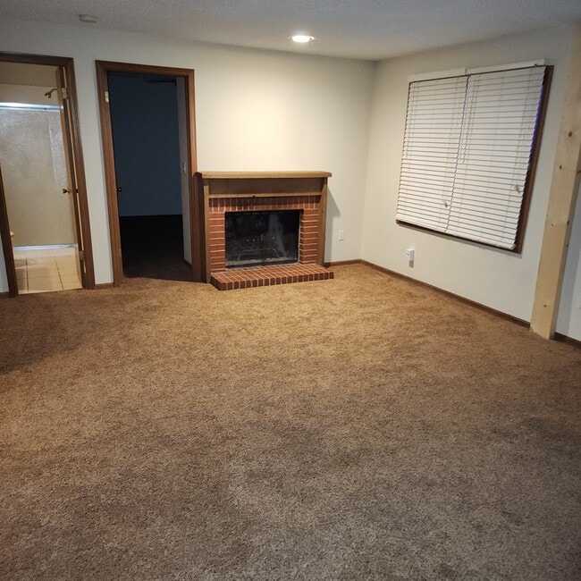 Building Photo - 7512 E 17th St N