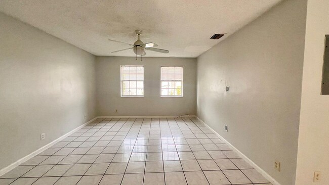 Building Photo - 13984 Morning Glory Dr