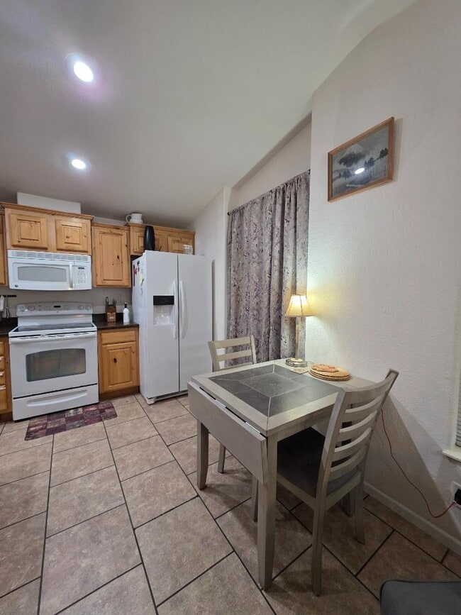 Building Photo - 5707 E 32nd St