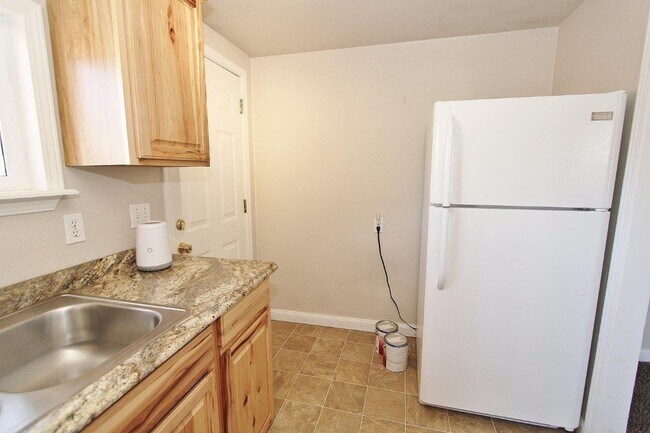 Building Photo - Charming Single-Level Home on the Bench