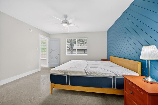 Building Photo - 1182 Waller St