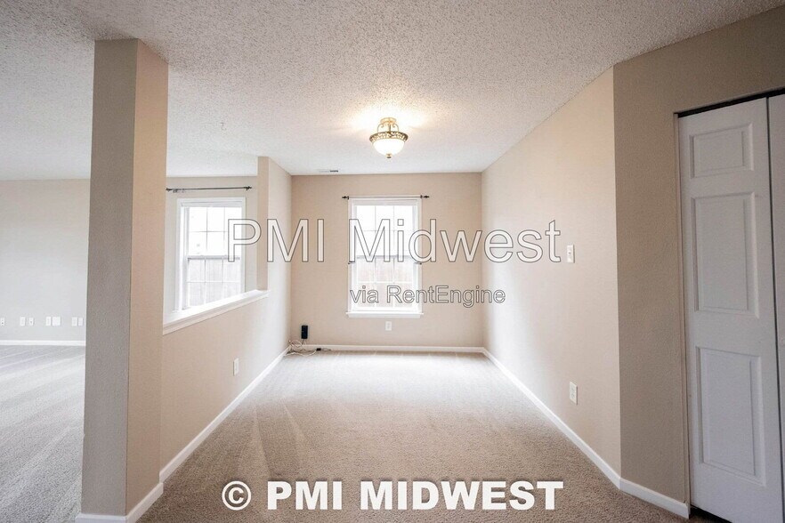 Building Photo - 2143 Olympia Dr