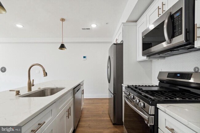 Building Photo - 673 N Preston St