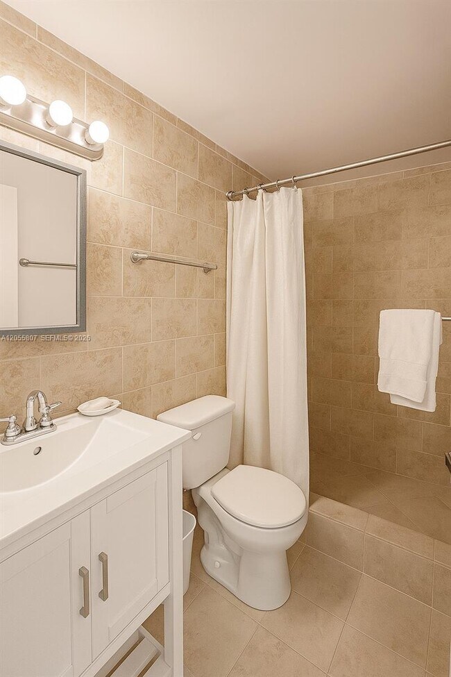 Building Photo - 905 Brickell Bay Dr