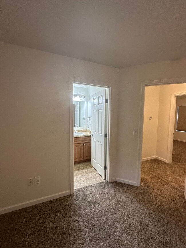 Building Photo - 2271-2271 S Valley Loop