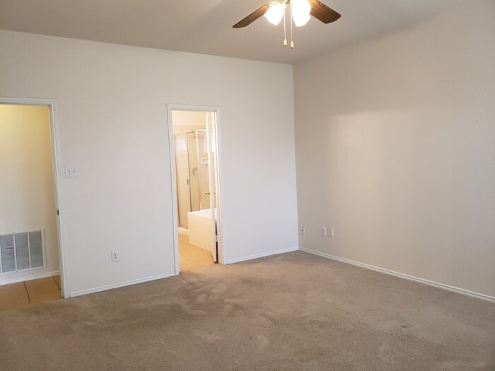 Building Photo - 8209 Swan Park Dr