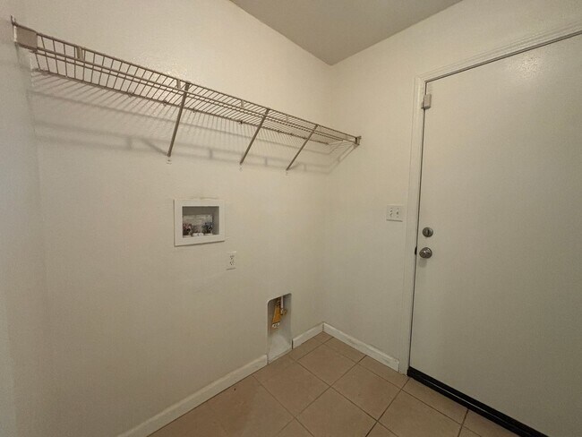 Building Photo - 44321 Sunmist Ct