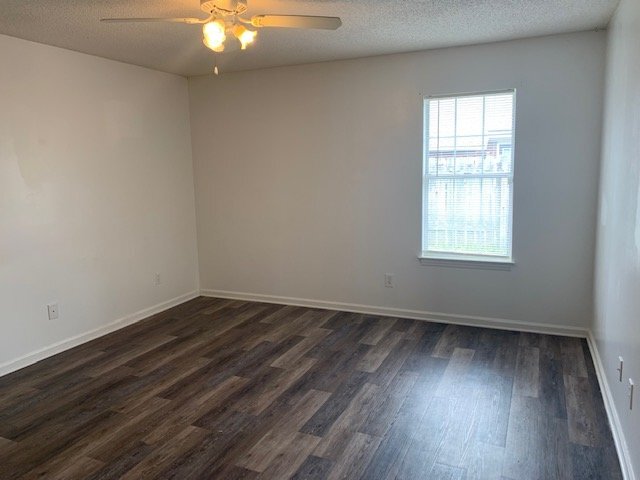 Building Photo - 2 Bed 2 Bath Duplex with Garage in Paladin Place