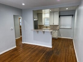 Building Photo - 436 Rosecrans Ave