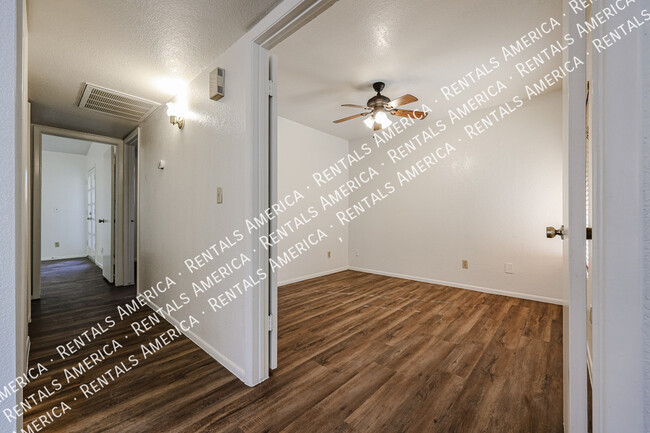 Building Photo - 14838 N 24th Dr