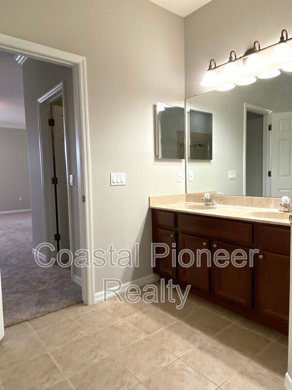 Building Photo - 8807 Cameron Crest Dr
