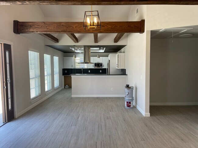 Building Photo - 330 Plantation Dr