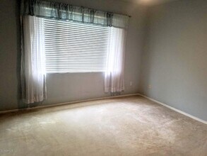 Building Photo - 15252 N 100th St