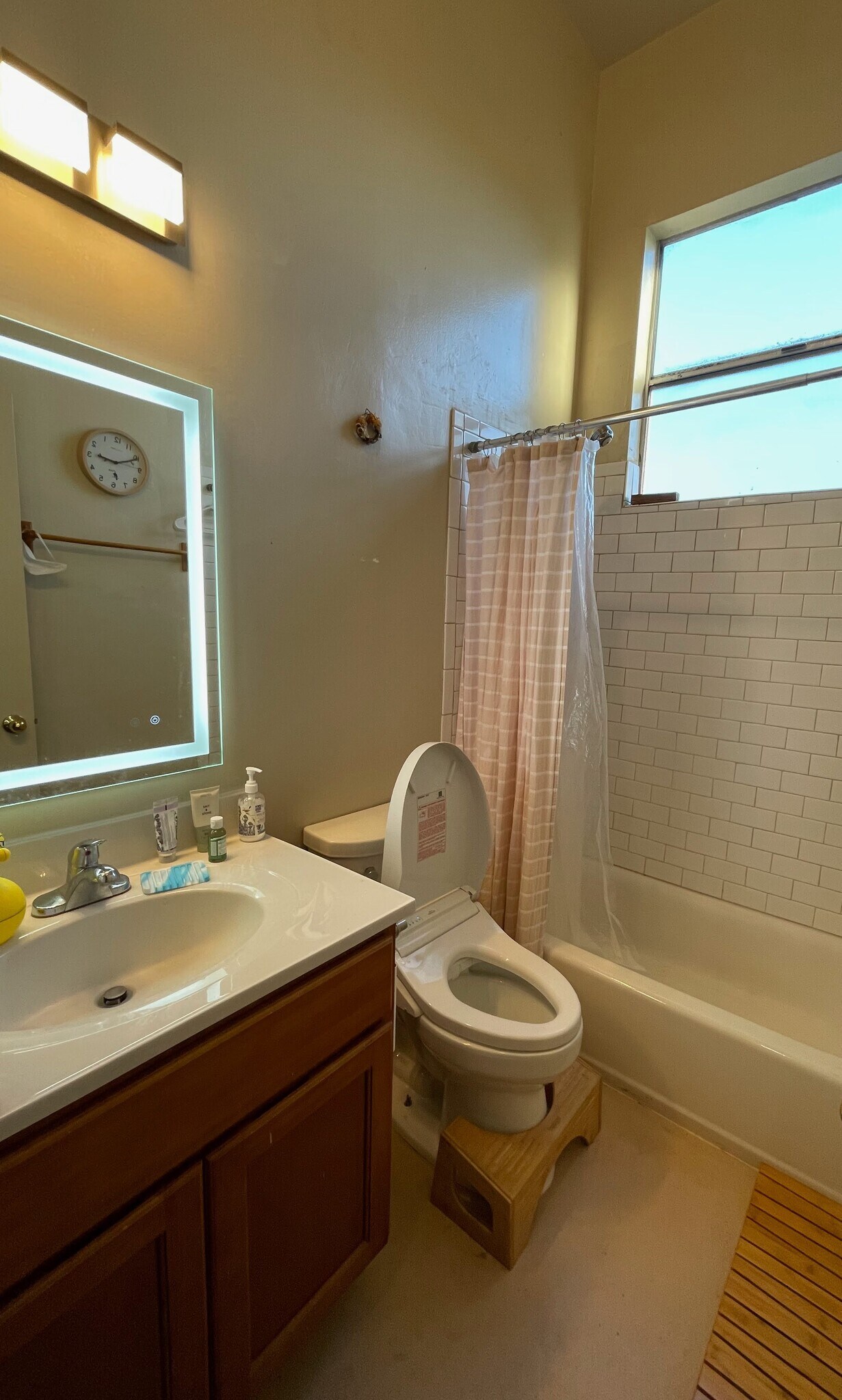 Bidet Toilet with Warm seat and warm water - 1077 12th St