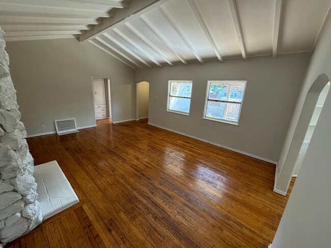 Building Photo - Cozy Home for rent in Valley Village