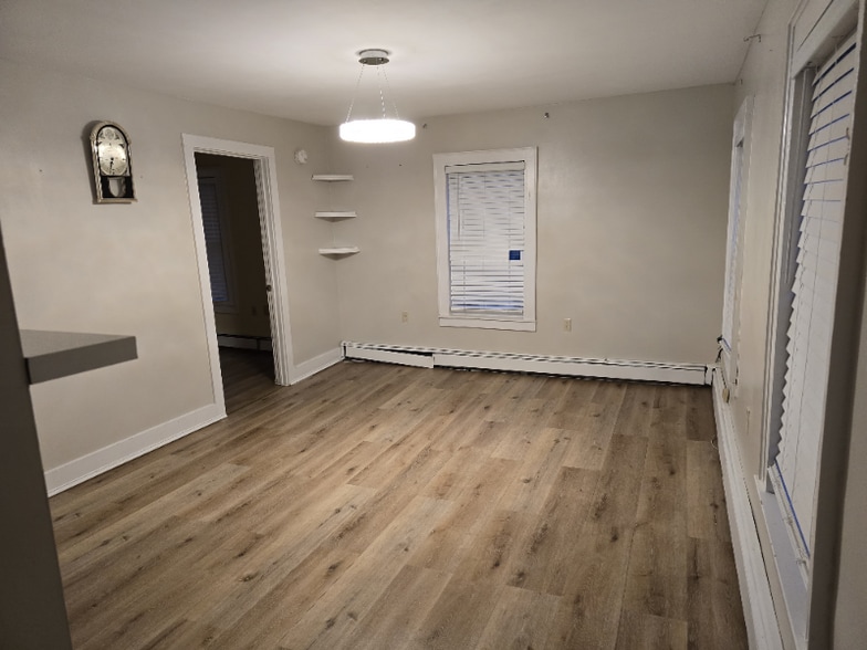 Building Photo - 36 King St