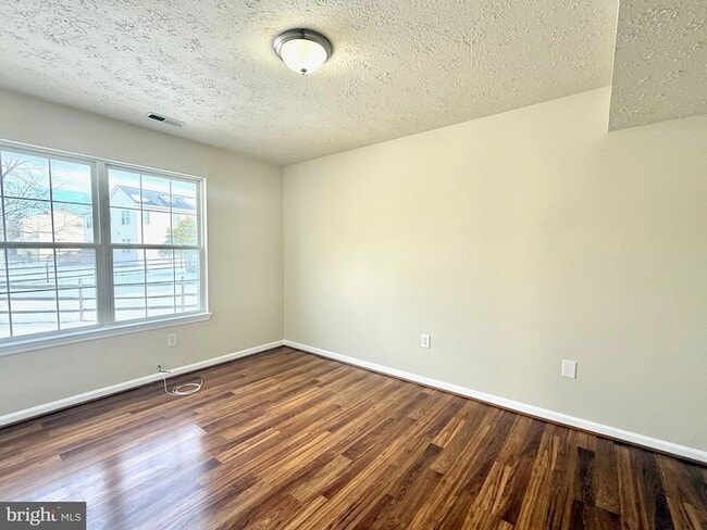 Building Photo - 5026 Dorchester Cir