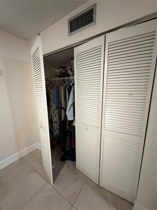 Building Photo - 7173 Orange Dr