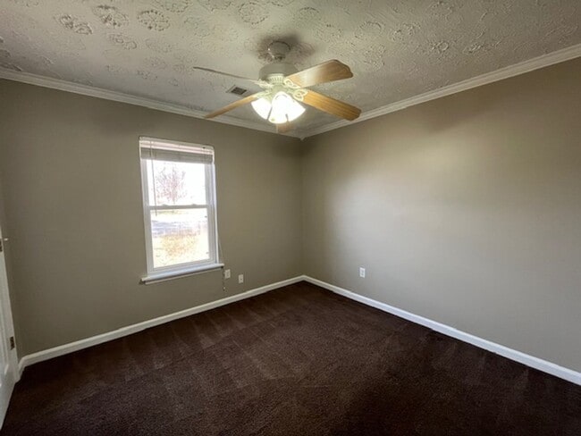 Building Photo - Renovated 3 Bedroom 2 Bath Home for Rent!