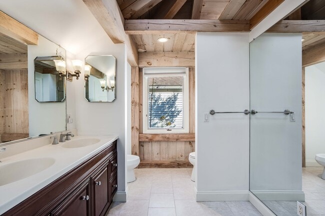 Building Photo - 123 Cove Rd