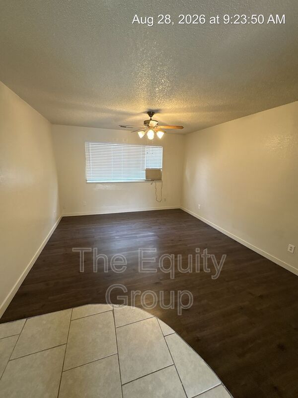 Building Photo - 1009 W Laura Ave