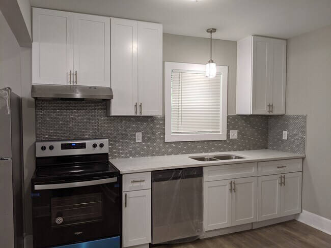 Building Photo - 2861 Forrest Hills Dr SW