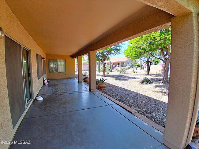 Building Photo - 995 N Western Sunset Dr