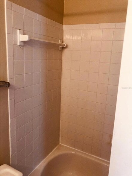 Building Photo - 524 Orange Dr