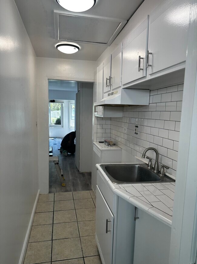 Remodel Kitchen - 959 E Mariposa St