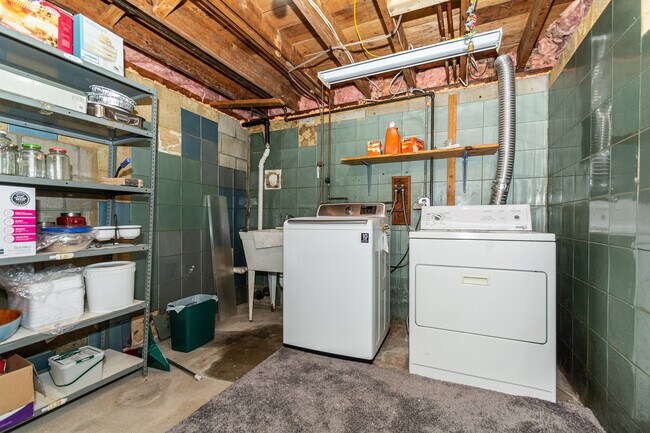 Building Photo - 5 Leon St