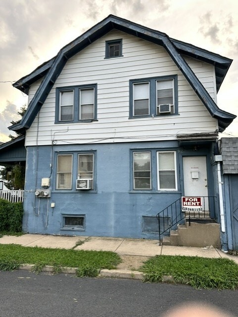 Building Photo - 308 N Chestnut St