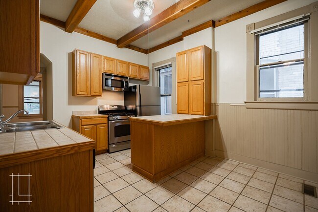 Building Photo - 836 Neil Ave