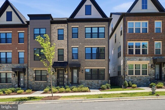 Building Photo - 10235 Dalmatian St