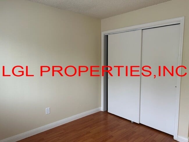 Building Photo - 1470 Pebblewood Dr