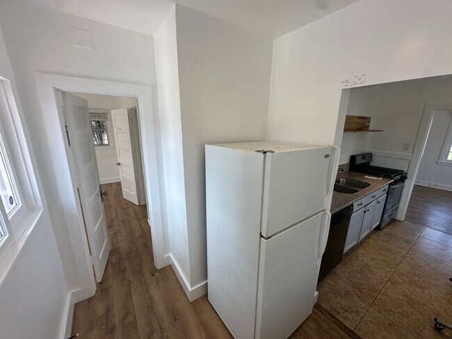 Building Photo - Fairview Heights Bungalow | 2 Bed / 1 Bath | Yard & Parking