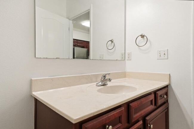 Building Photo - 2168 Hadleigh Hills Ct