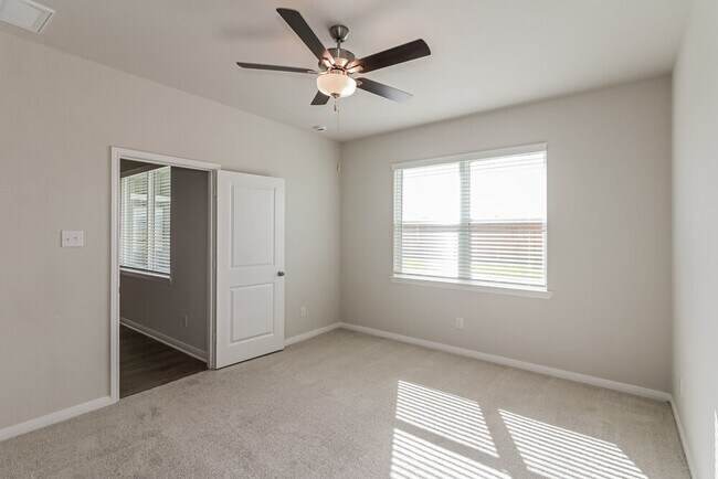 Building Photo - 417 Sunny Highlands Dr