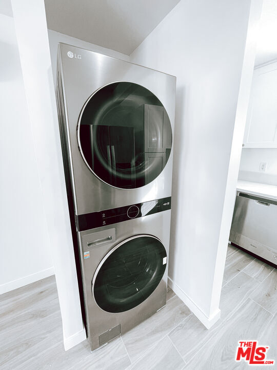 Building Photo - 2450 W 60th St