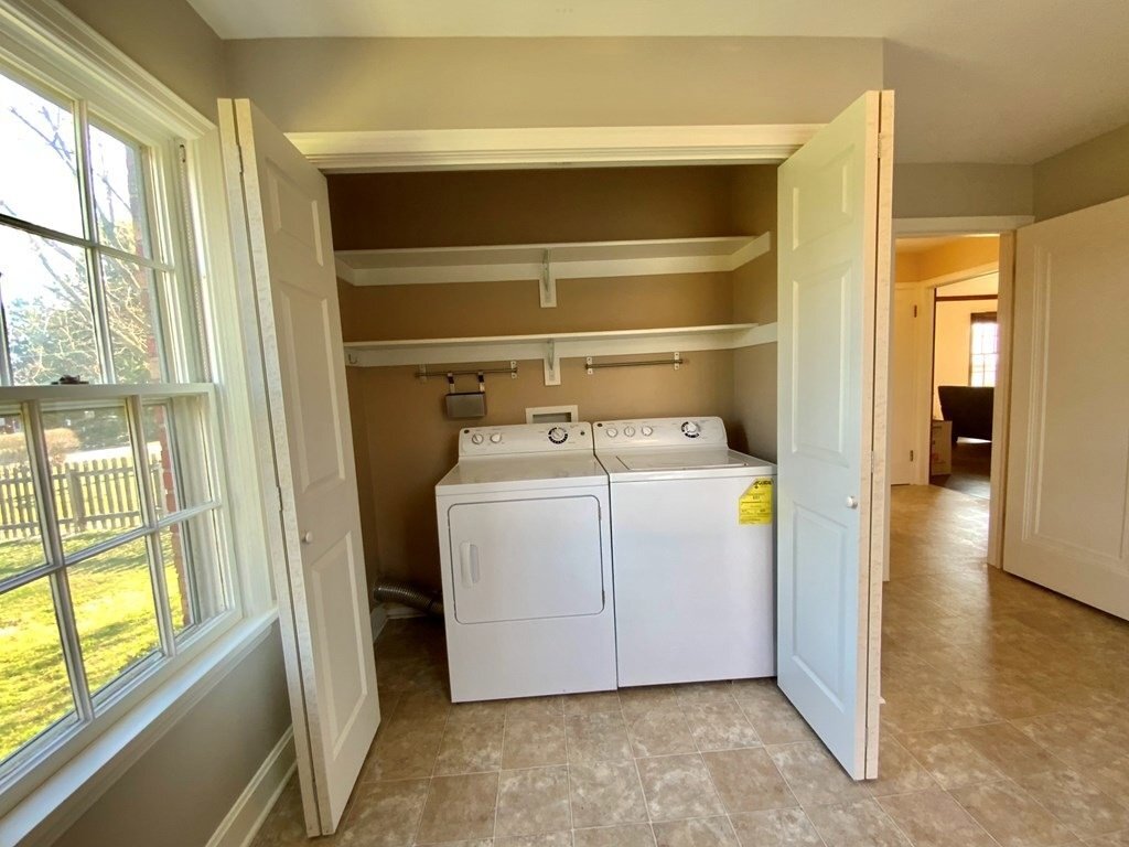 Building Photo - 1194 Woodland Rd