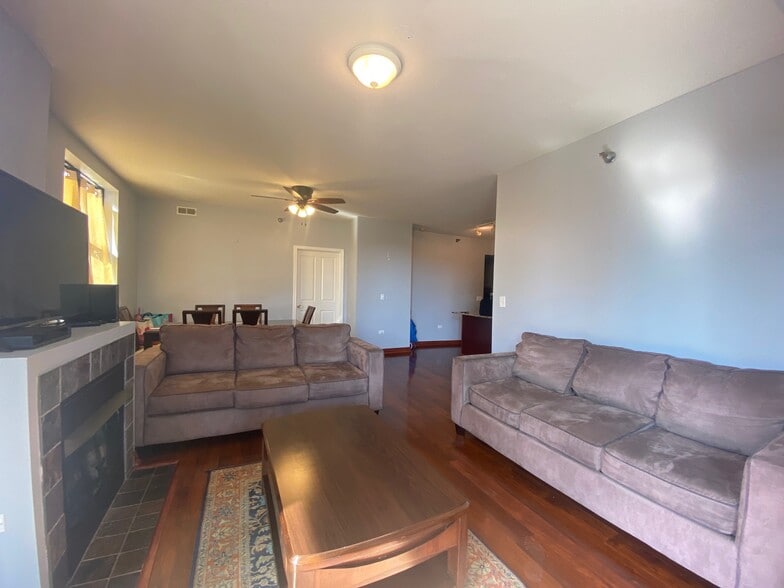 Building Photo - 1464 S Michigan Ave