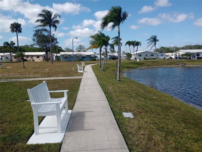 Building Photo - 2309 Park Ln